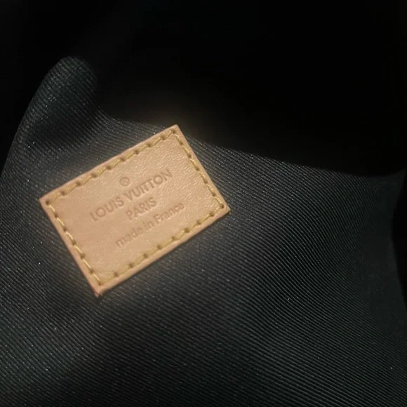 Louis Vuitton Bumbag authentic used great condition - Picture 11 of 16